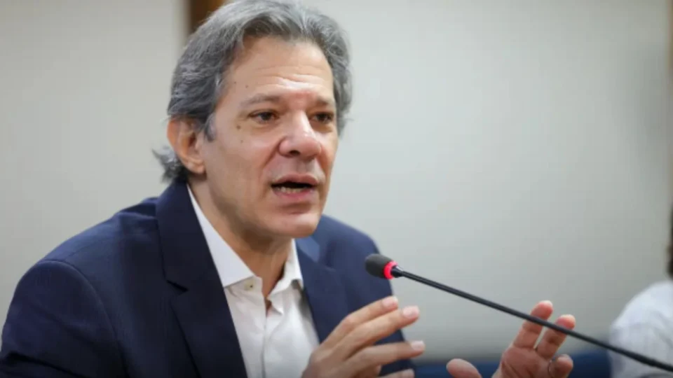 Haddad diz que Banco Central precisa buscar nível de equilíbrio do dólar