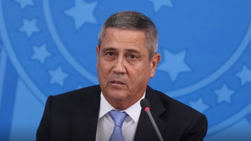 PGR envia ao STF parecer para manter prisão de Braga Netto