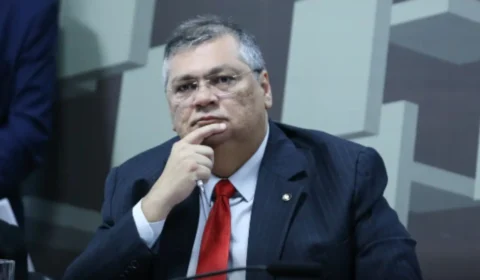 Flávio Dino suspende pagamento de R$ 4,2 Bilhões em emendas parlamentares e determina investigação