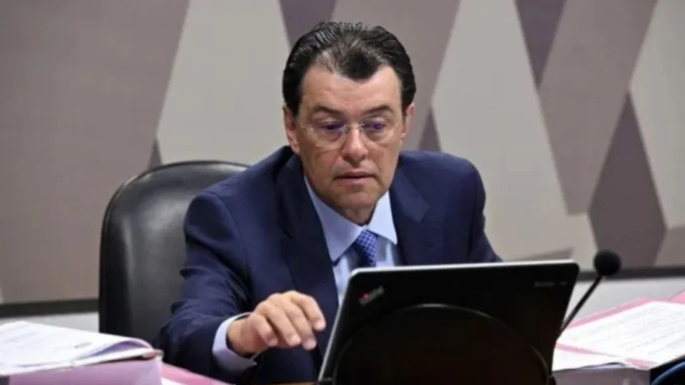 Eduardo Braga recebe o pagamento da maior emenda individual do Congresso Nacional