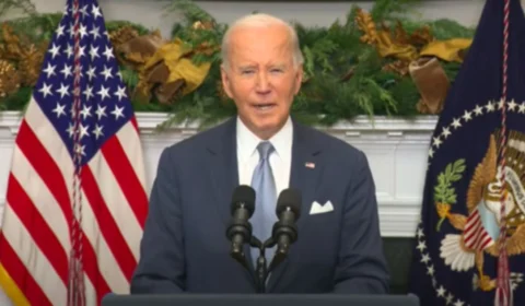 Joe Biden celebra o fim do regime de Assad e lamenta apoio russo e iraniano