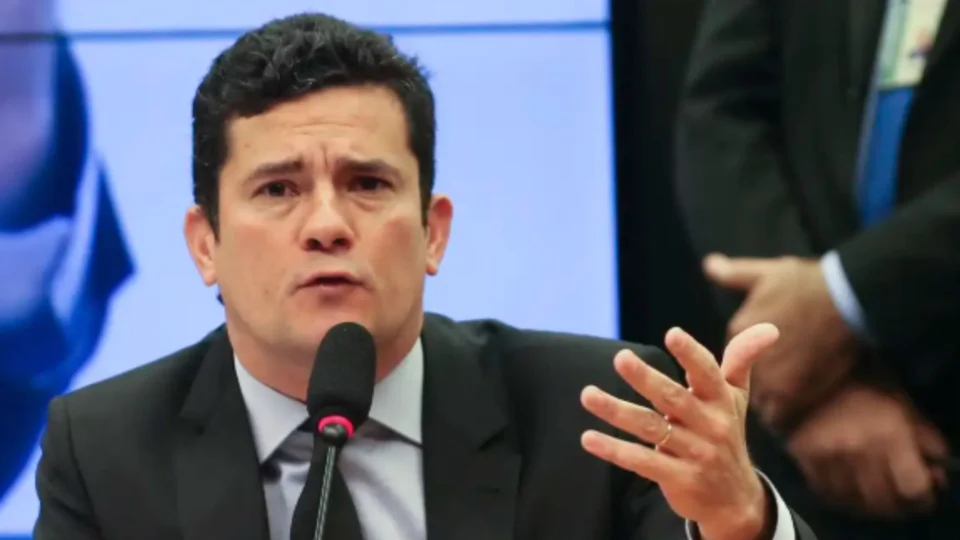 Moro critica políticas de segurança pública de Lula e decreto sobre uso de armas por policiais