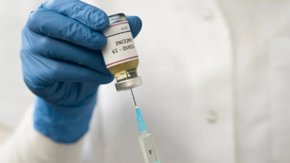 Apenas 44% das vacinas contra a Covid compradas pelo governo em 2024 foram utilizadas