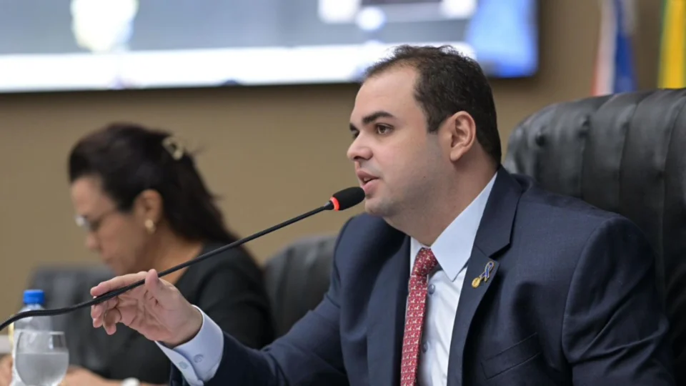 Roberto Cidade solicita implementação de cursos de qualificação para fortalecer o turismo em Manaus