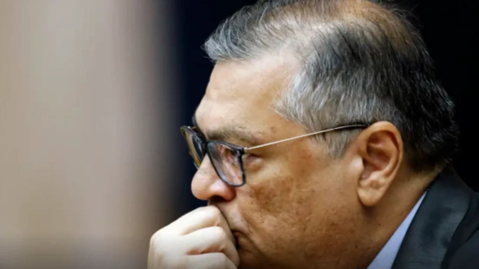 Dino dá prazo até as 20h para Câmara esclarecer pagamento de emendas