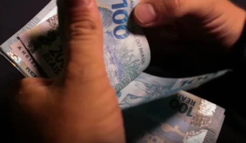 Lula sanciona regra que limita aumento do salário mínimo