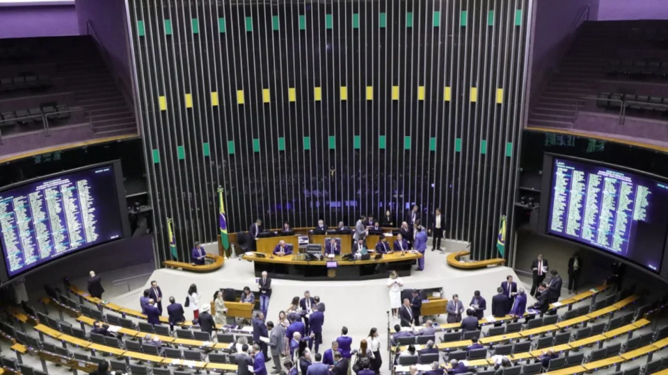 Câmara retoma hoje votação da reforma tributária com mudanças feitas pelo relator