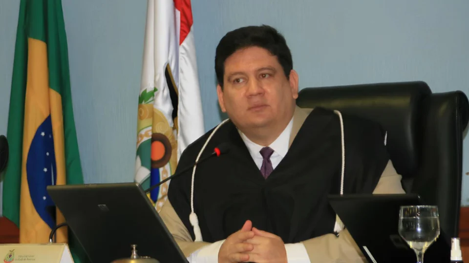Desembargador suspende afastamento de Ari Moutinho do TCE-AM em decisão liminar