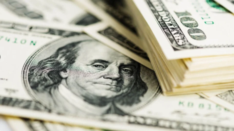 Dólar sobe para R$ 6,20 desconsiderando intervenção do BC impulsionado por temores fiscais