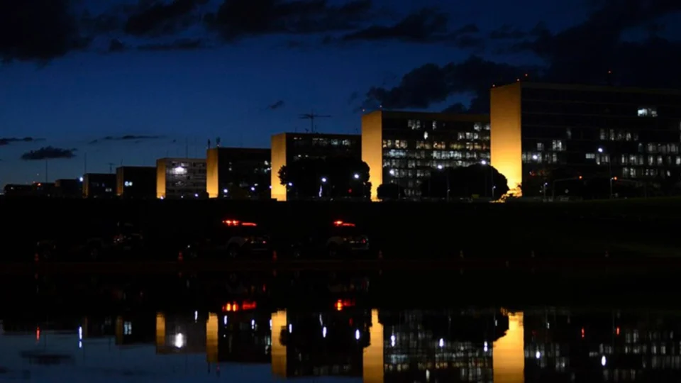 Com votação adiada, Orçamento de 2025 terá execução provisória