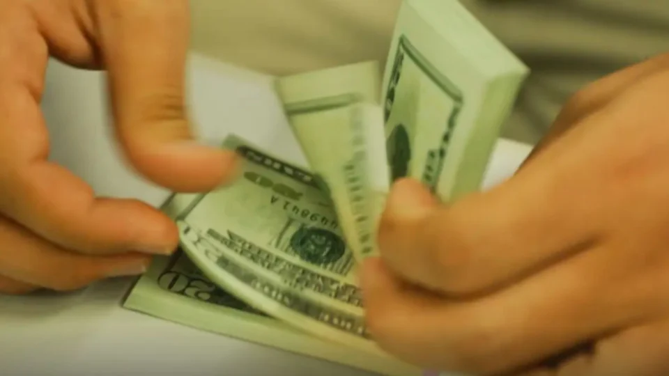 Alta do dólar supera pico da crise de 2015 e gera preocupação econômica