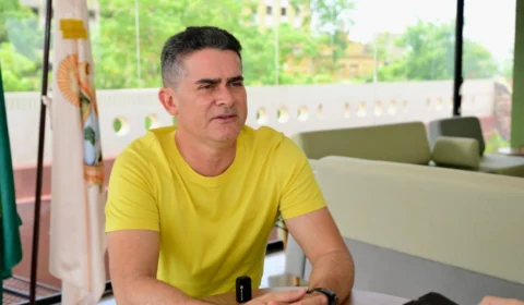 David Almeida é cobrado por vereadores sobre pagamento do Fundeb