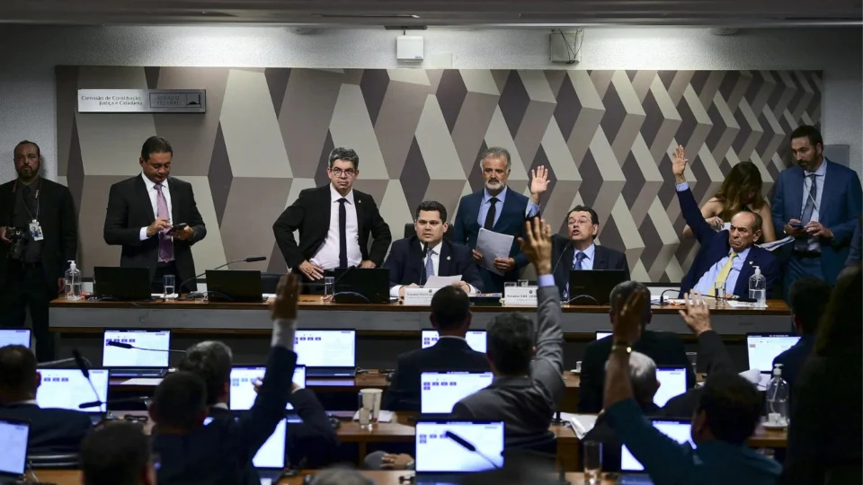 CCJ do Senado aprova regulamentação da reforma tributária