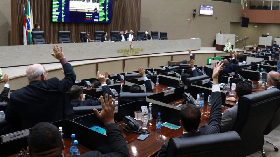 Câmara de Manaus aprova aumento salarial dos vereadores e do prefeito