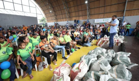 Governo do Amazonas entrega R$ 1,3 milhão em crédito a produtores rurais locais em Manacapuru