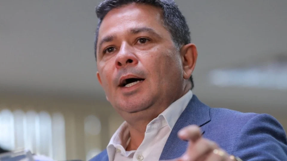 Tadeu de Souza sinaliza possível candidatura ao governo do Amazonas em 2026