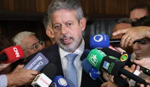 Deputados finalizam ajustes para votação da reforma tributária na Câmara