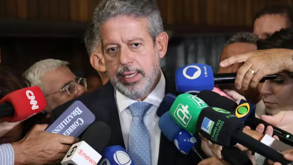 Deputados finalizam ajustes para votação da reforma tributária na Câmara