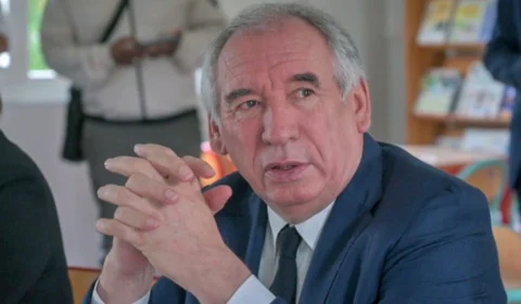 François Bayrou é nomeado primeiro-ministro na França