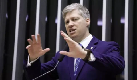 ‘Assim como Dilma, Lula está levando o Brasil à falência’, diz Van Hattem