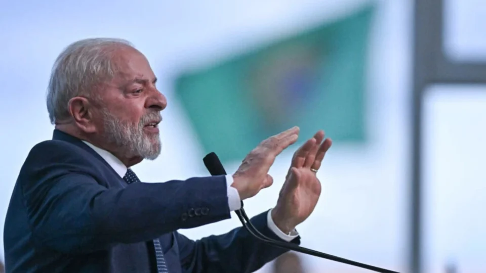 Avaliação do trabalho de Lula cai de 43% para 27% em 2 anos