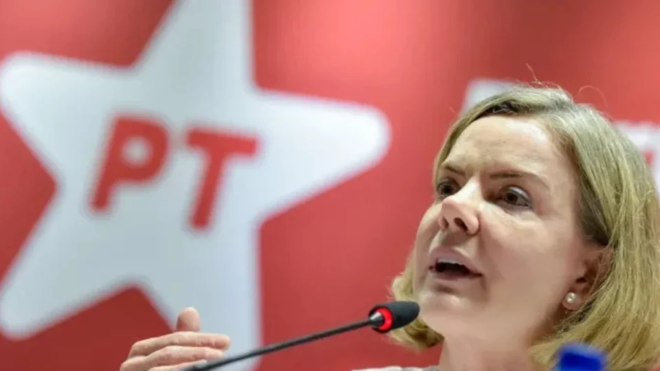 Gleisi critica O Globo por culpar Lula pela alta do dólar