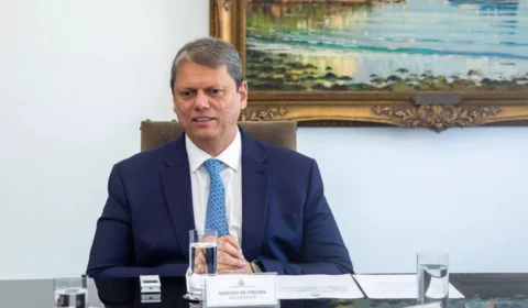 Tarcísio pede afastamento do governo de SP por 15 dias