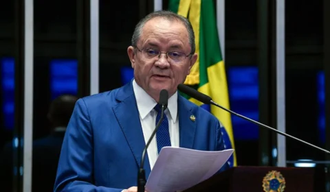 Senador critica projeto que modifica carreira de professores do Pará