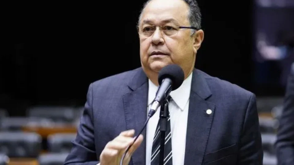 Silas Câmara gastou mais de R$ 80 mil com divulgação parlamentar em dezembro