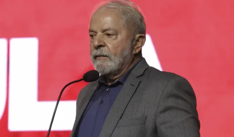 Lula é submetido a cirurgia de urgência após hemorragia na cabeça