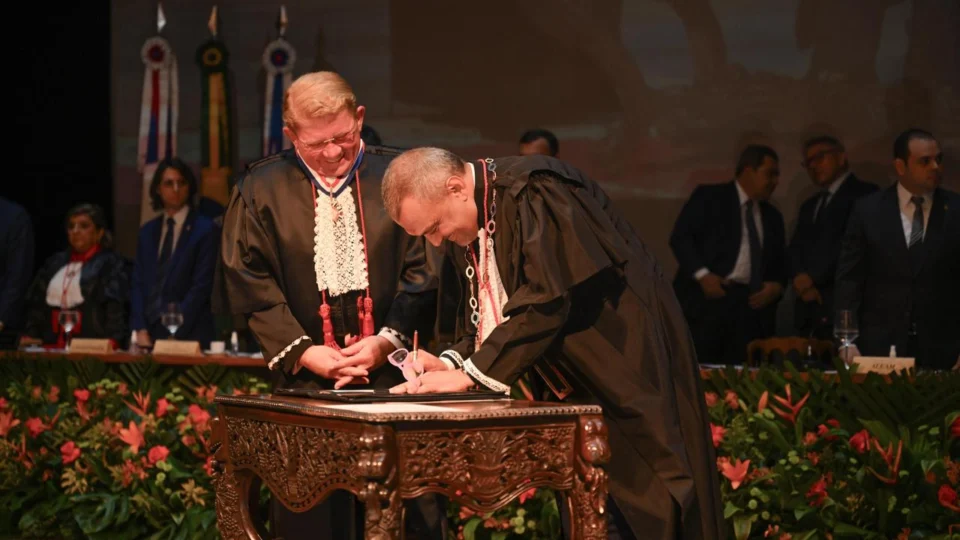 Posse: novo presidente do TJAM promete ampliar conectividade e estrutura da Justiça no interior