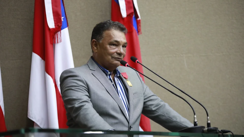 Prefeito de Careiro da Várzea homologa contrato de mais de R$ 10 milhões em combustíveis