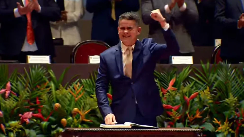 David Almeida toma posse para o segundo mandato em Manaus