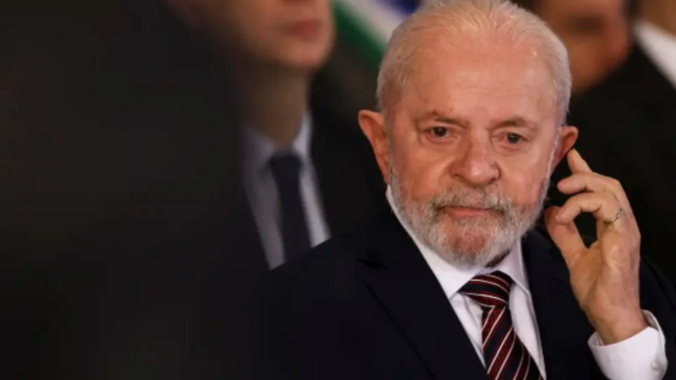 Lula cria estatal para o setor aeroespacial