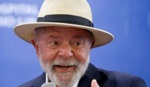 Lula retorna ao Planalto após cirurgia na cabeça