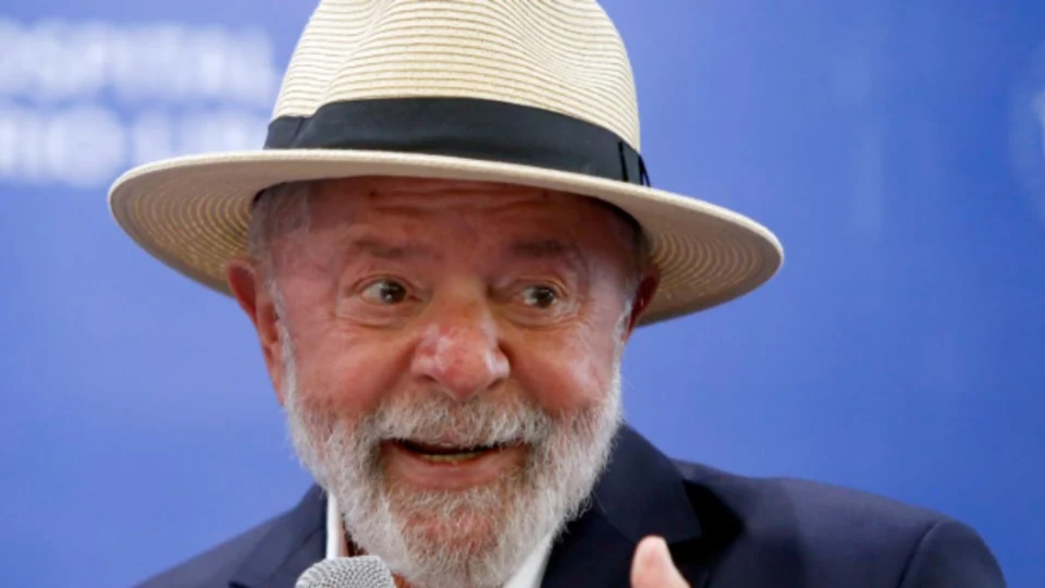 Lula retorna ao Planalto após cirurgia na cabeça