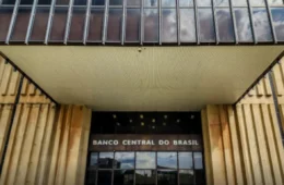 Mercado financeiro estima inflação de 4,99% em 2025, prevê BC