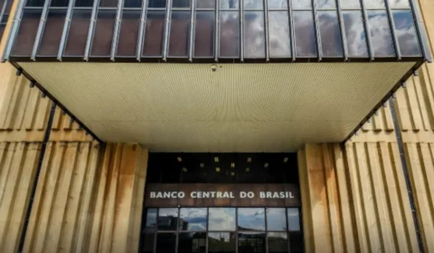 Mercado financeiro estima inflação de 4,99% em 2025, prevê BC