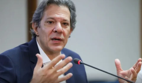 Haddad descarta elevar IOF para conter saída de dólares