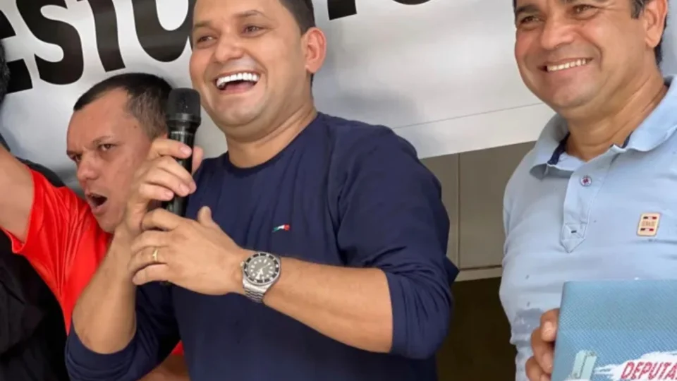 Rodinei Ramos tem recurso negado pelo TRE-AM e multa por derramamento de santinhos é mantido