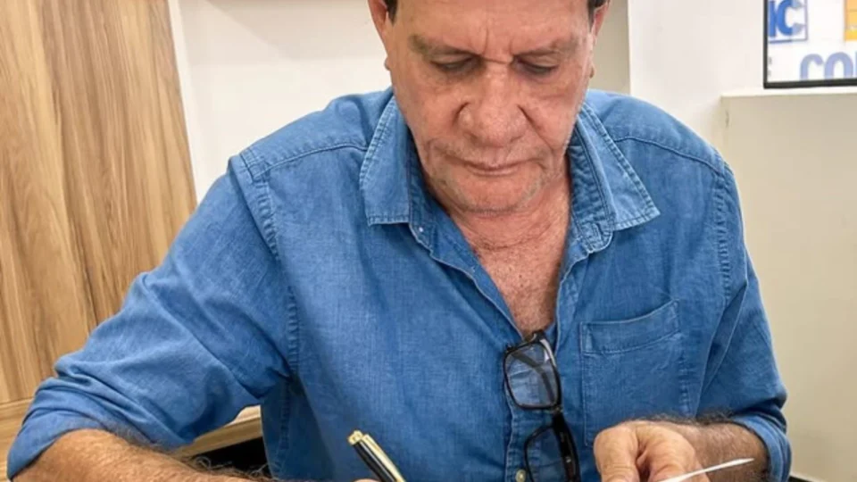 Prefeito de Presidente Figueiredo anuncia emergência financeira e inicia reestruturação