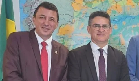 Secretário extraordinário de David, Sassá é alvo de denúncia sobre falsificação de diploma