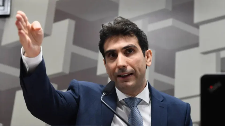 Copom eleva Selic para 13,25% na estreia de Galípolo à frente do BC