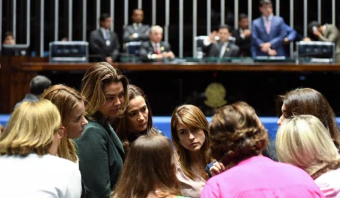 Novo relatório do Código Eleitoral reserva 20% dos legislativos para mulheres