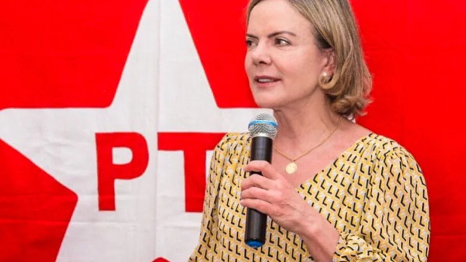 Gleisi e deputado petista são corrigidos após acusarem Campos Neto de decidir alta dos juros