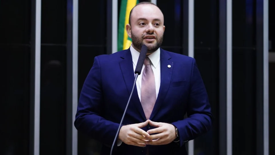 Deputado federal Fausto Jr crítica vitória de David Reis para presidência da Câmara de Manaus