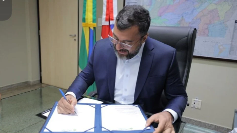 Wilson Lima sanciona lei que institui novo modelo de regionalização do saneamento básico para o AM