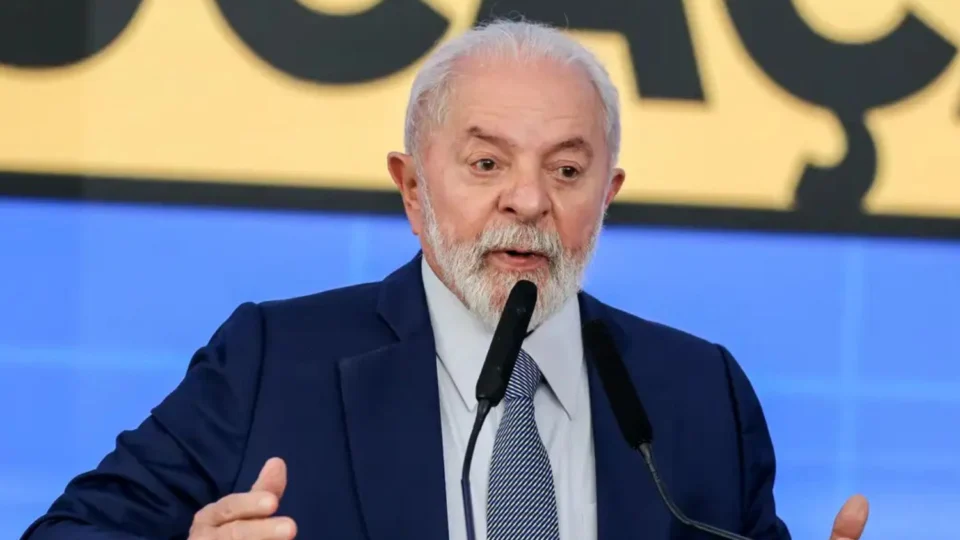 Lula veta pensão para crianças com microcefalia e revolta famílias