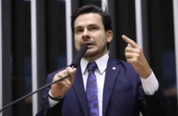 Alberto Neto destaca revogação de medida do governo que fiscalizaria PIX: “Vitória do povo!”