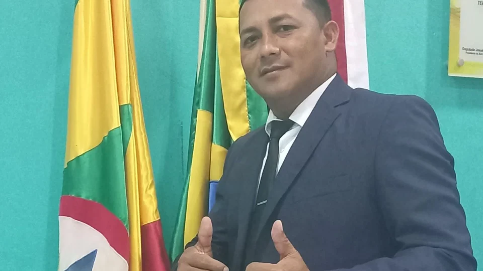 Prefeito interino de Alvarães, Valdinei Souza autoriza R$ 8 mil em diárias para assessor